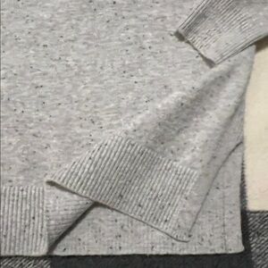 LOFT Gray Funnel Neck Speckled Women’s Sweater XS Split side hem. In EUC